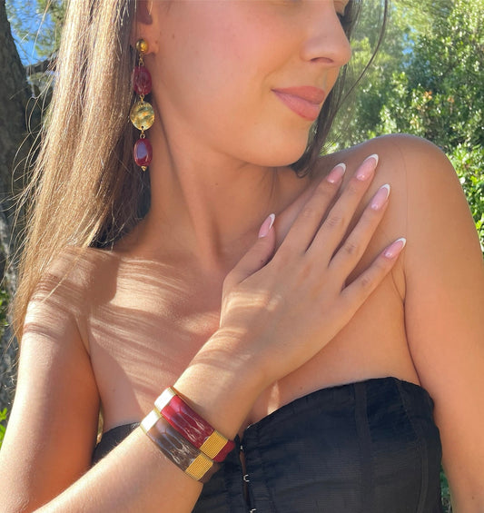 Boucles d’oreilles pendantes bordeaux et doré pour femme