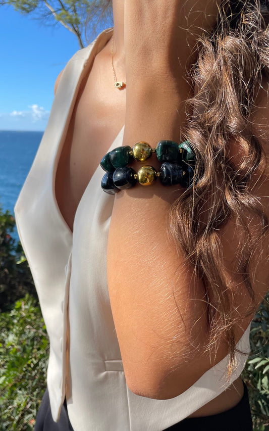 Bracelet en résine perles noires tendance pour femme