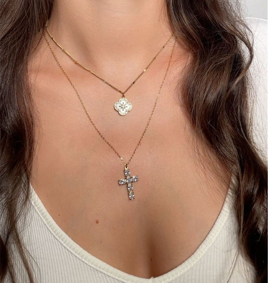 Collier croix et trèfle blanc en acier doré pour femme tendance chic