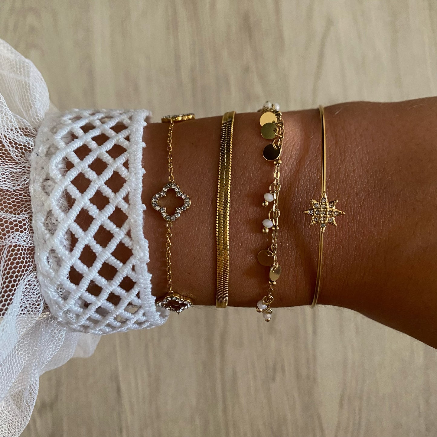 Jonc fin étoile strass en acier inoxydable doré ajustable pour femme