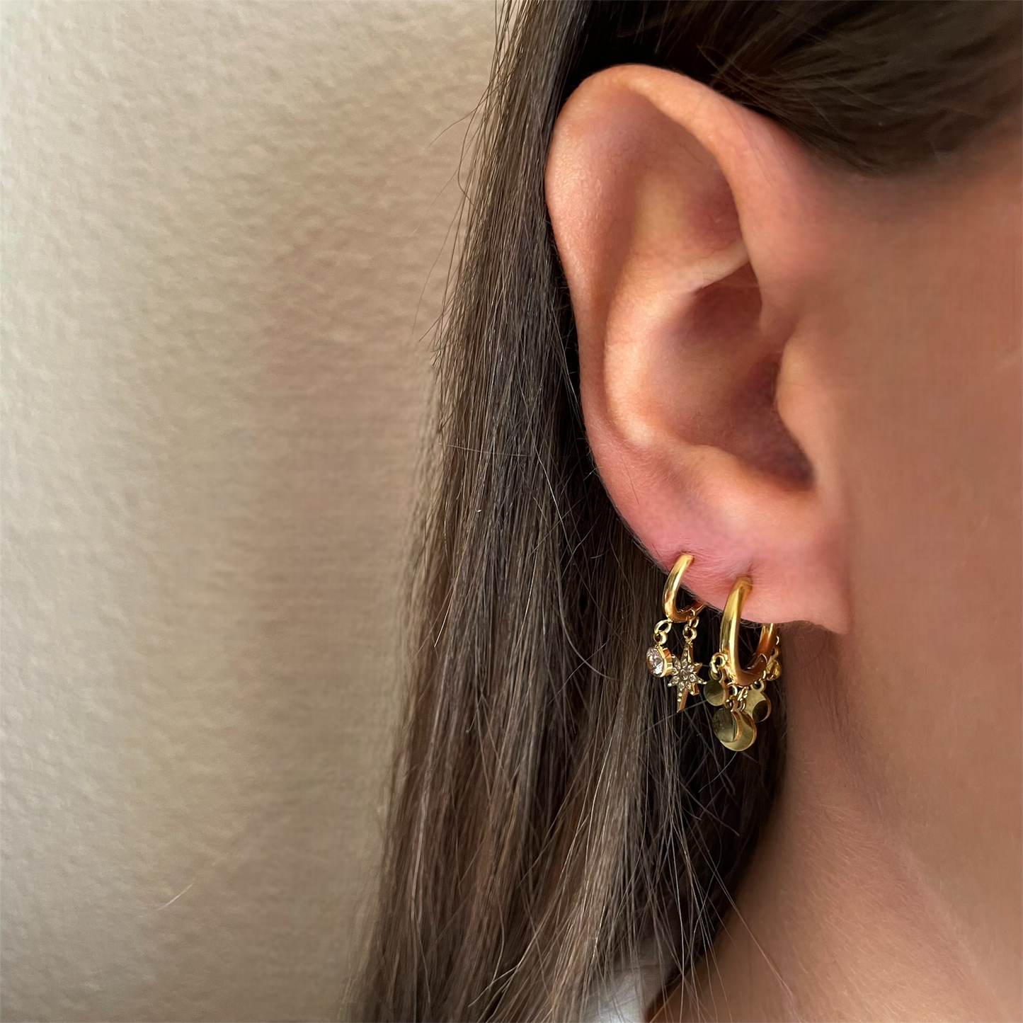 Mono boucle étoile strass en acier inoxydable doré