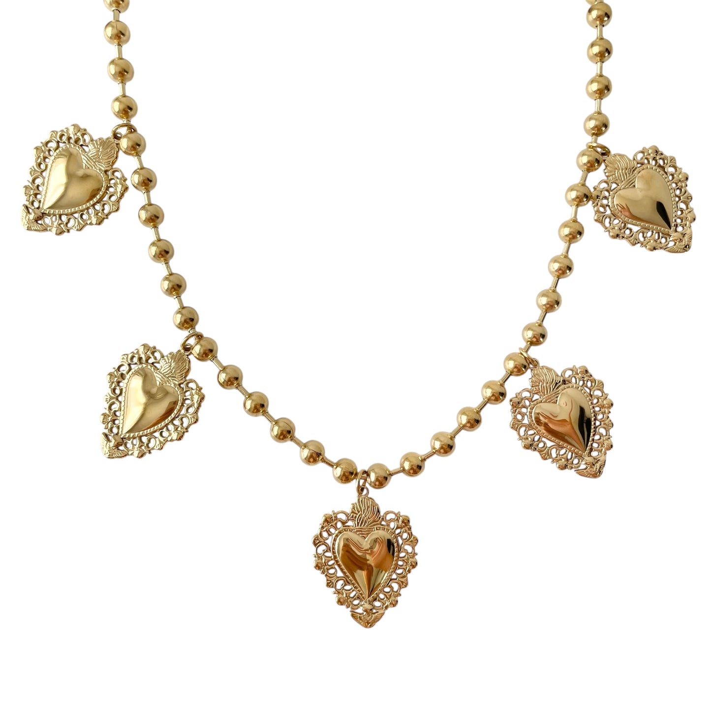 Collier cœur doré en acier inoxydable pour femme avec chaîne boule et pendentifs cœurs stylisés bijou romantique et moderne.