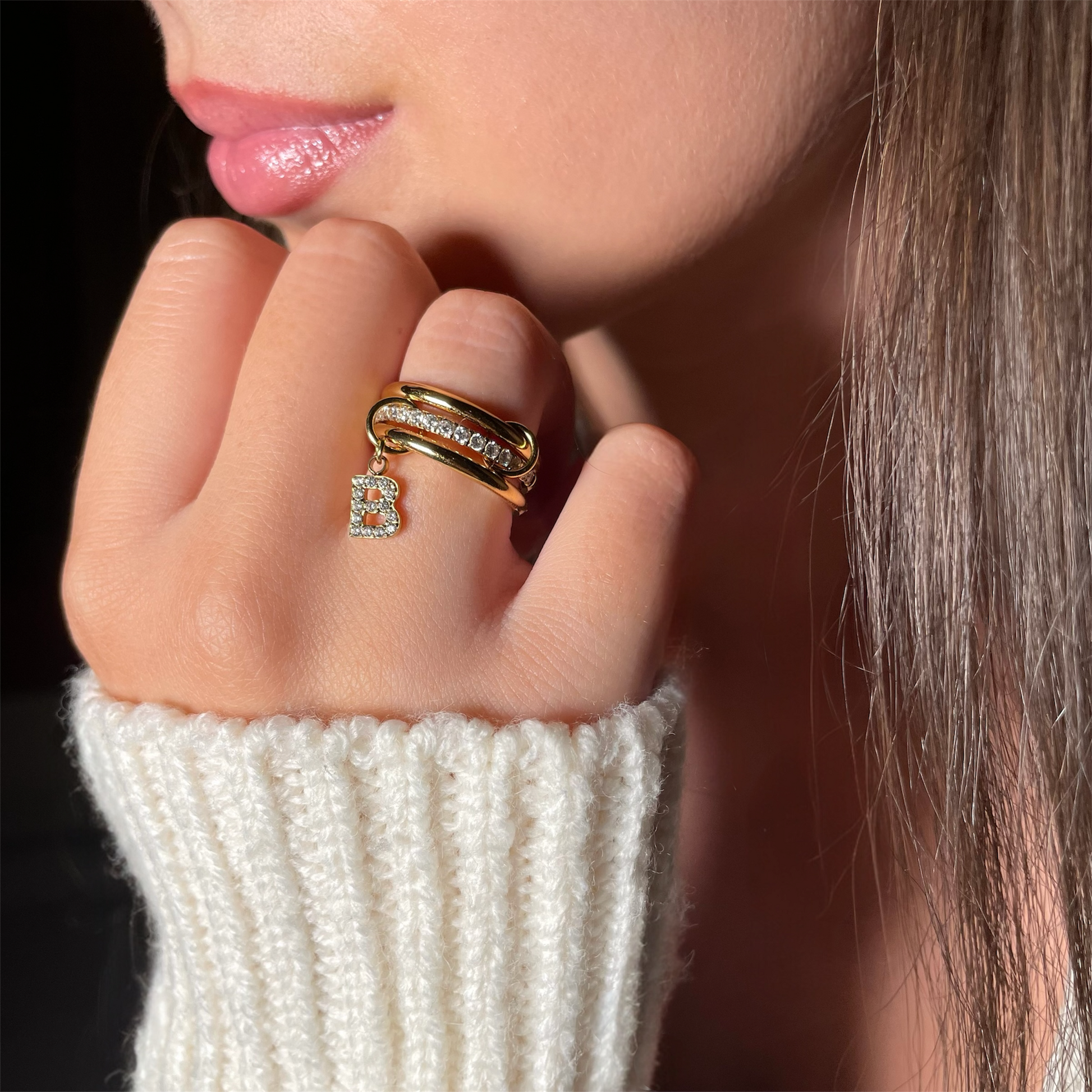 Bague personnalisable avec charm initiale tendance pour femme