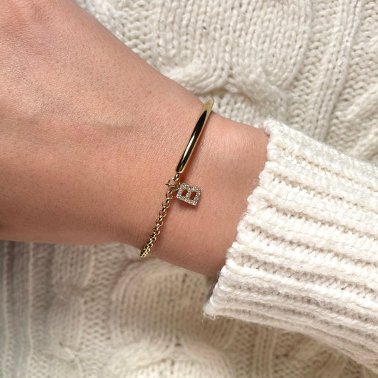 Bracelet personnalisé avec charm initiale tendance pour femme