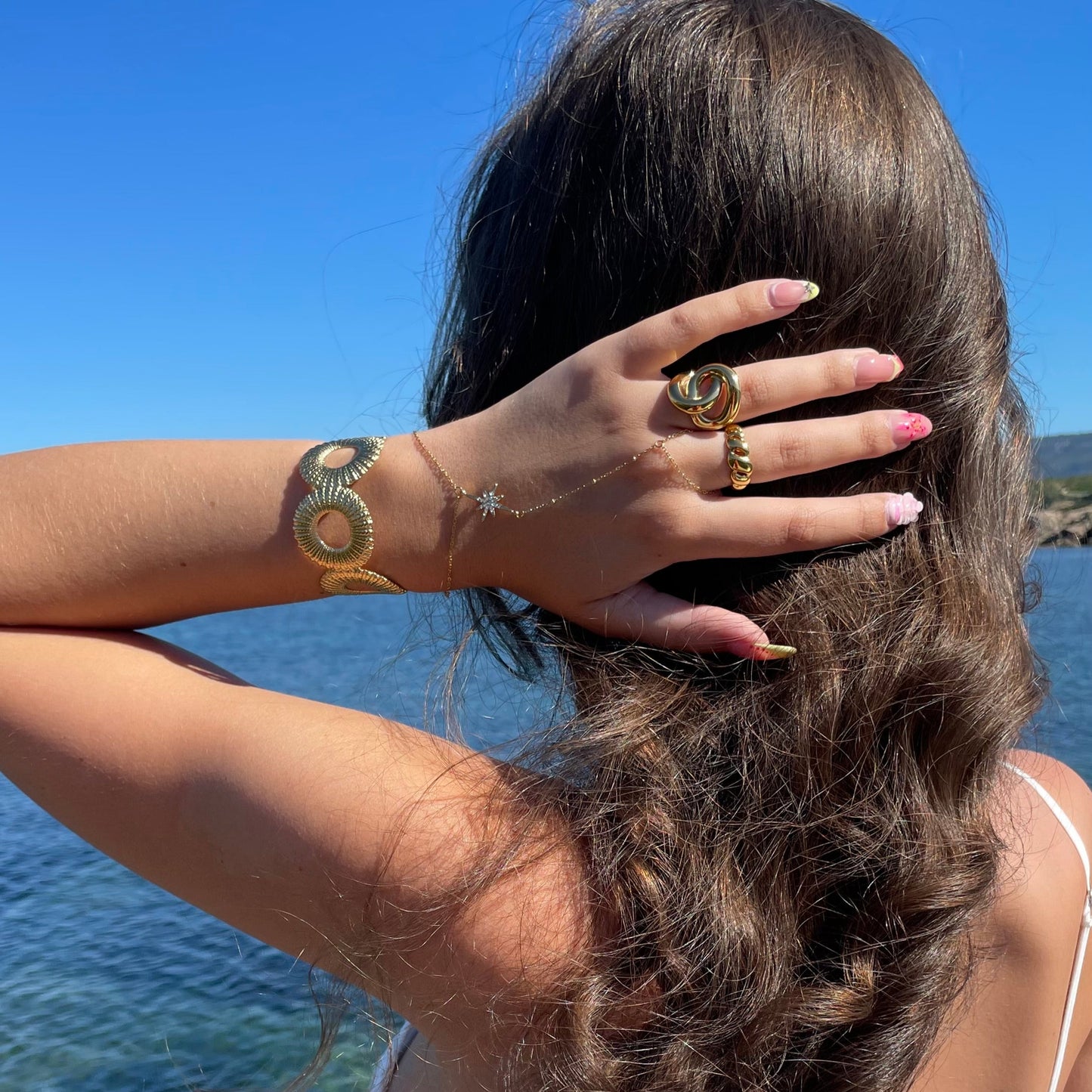 Chaine de main étoile strassée dorée en acier inoxydable pour femme 