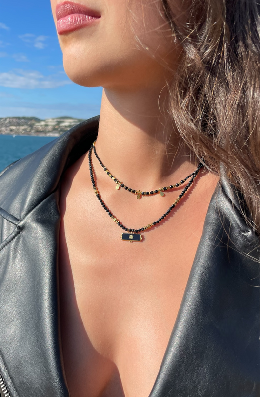 Collier amulette pierres tourmaline noir et dore pour femme 