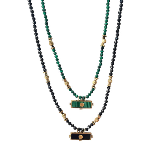 Collier amulette doré et pierre naturelles pour femme 