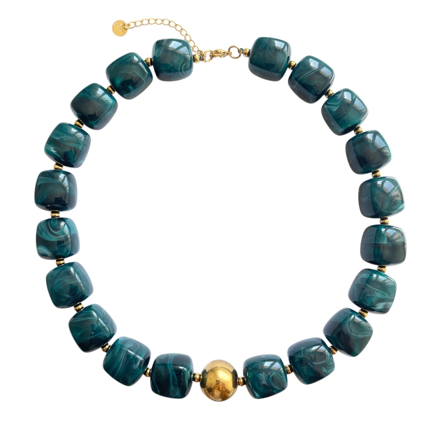 Collier en résine bleu canard effet marbré avec perles carrées et une perle en acier inoxydable doré