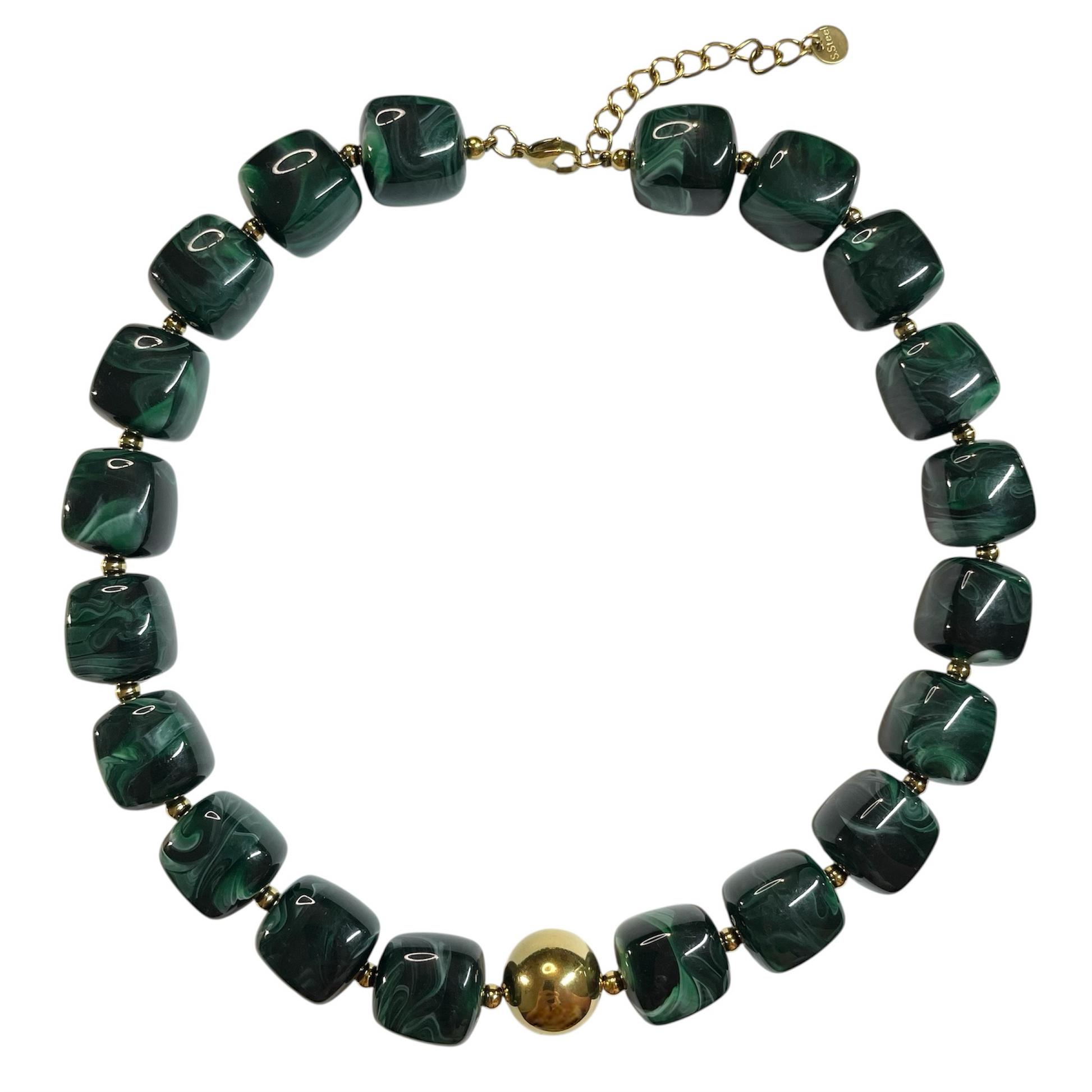 Collier en résine verte effet marbré avec perles carrées et éléments en acier inoxydable doré