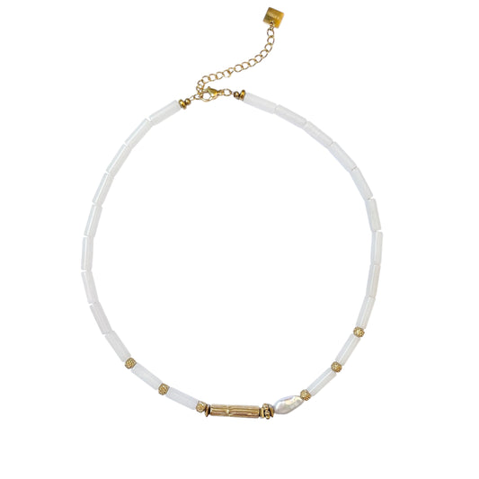 Collier femme en acier inoxydable doré avec pierres naturelles agate blanche et perle nacrée