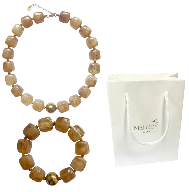 Parure bijoux en résine beige tendance effet marbré femme