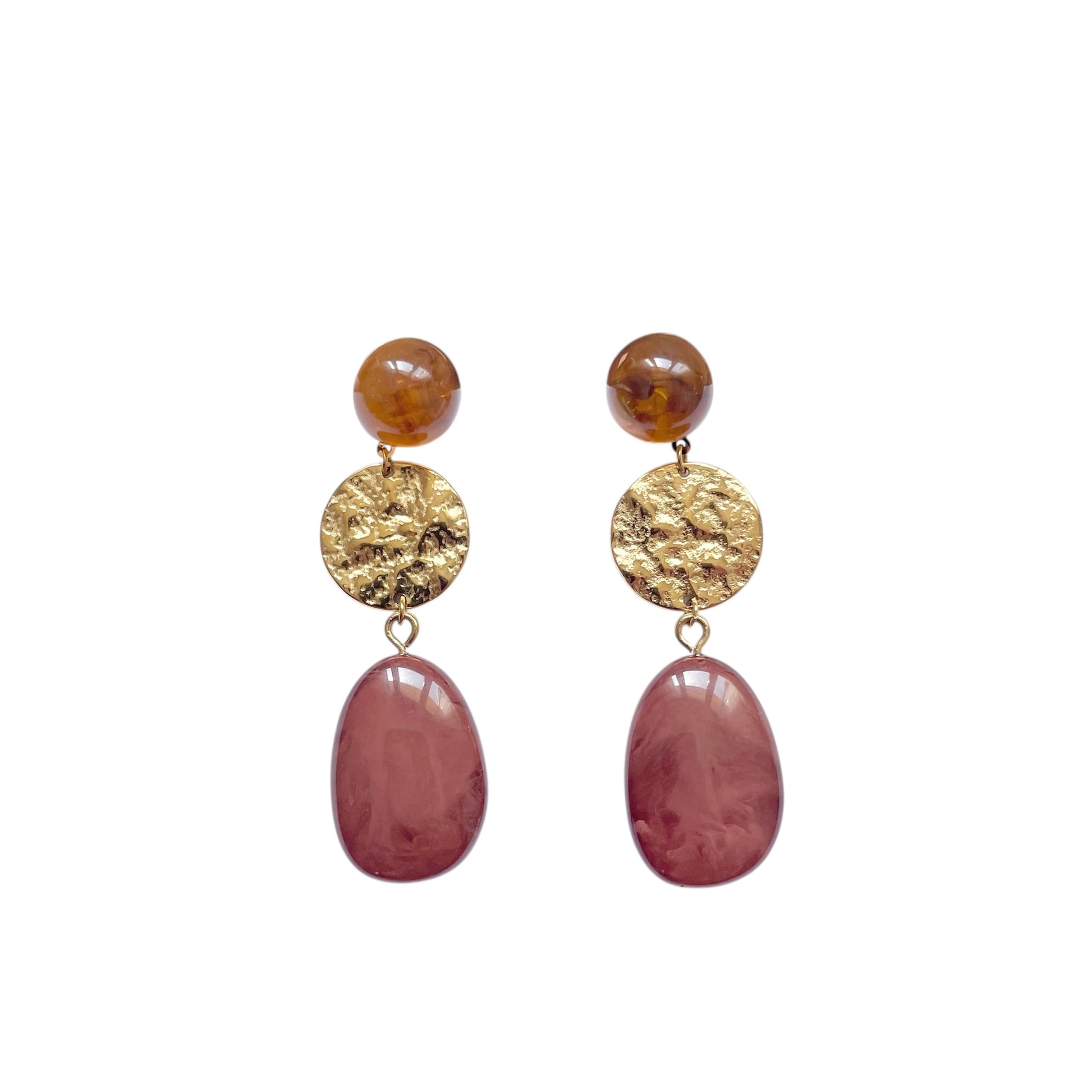 Boucles d’oreilles pendantes en acier inoxydable doré avec résine marron transparent et chocolat.